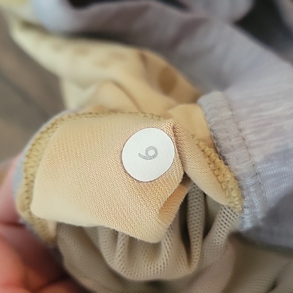 Lululemon Optimal Tank Top, Cross Back Gray SZ 6 - Picture 4 of 5